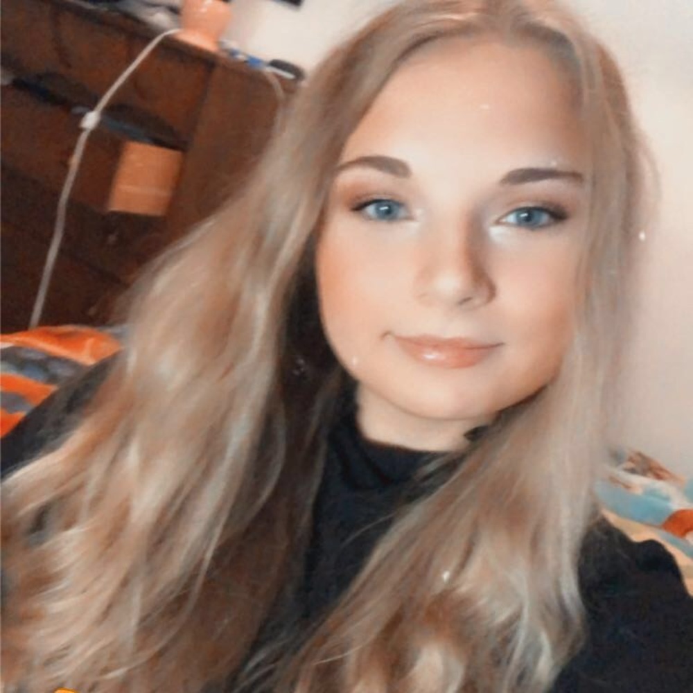 Meet your Posher, Cynthia